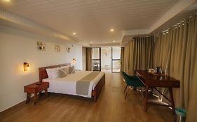 Misty Courtyard Resort